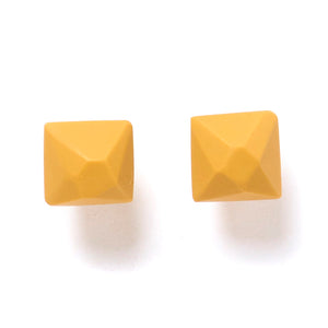 Faceted cube stud